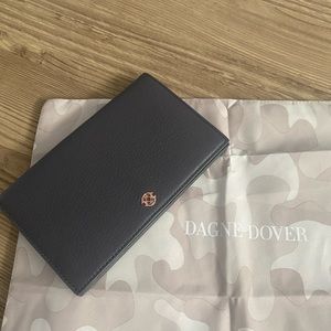 Dagne Dover Accordion Travel Wallet